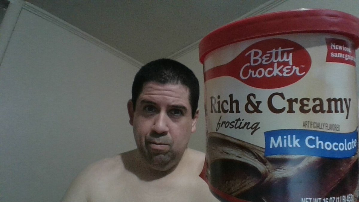 daily bonus snack was a full box of #walmart #greatvalue #big #honeybuns #glazed and  #bettycrocker #milkchocolate #frosting #snack #obese #big #fat #man really nice combo