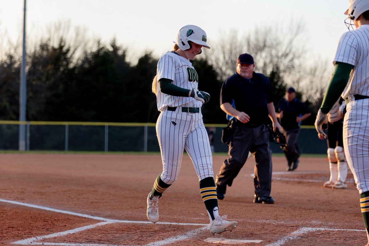 OBU_Softball's tweet photo. ✨SENIOR SPOTLIGHT✨

101 GP/101 GS
.352 career BA
106 H, 66 R, 52 RBI
34 stolen bases 
121 PO, 136 A
'23 GAC POTY
'23 NFCA &amp; D2CCA All Region
'23 All-GAC 1st team
Easton/NFCA All-America Scholar-Athlete
Graduating with a degree in Business

Thank you for your service, Emily 🫡 https://t.co/swPyjlEnto