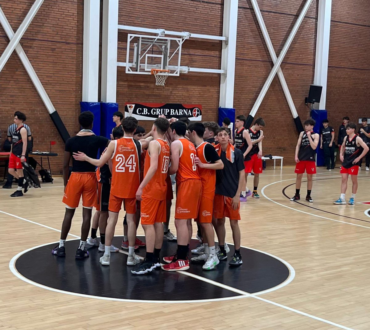safaclaror's tweet photo. RESULTATS | 🏆 C.c. U18 - Junior Masc. Interterrit.
@CBGRUPBARNA 5️⃣3️⃣
#JrMasc 7️⃣1️⃣
💬 Una primera part on defensivament no vam estar al nivell de duresa que busquem. A la represa, vam aconseguir millorar aquest aspecte i explotar l'avantatge físic.
#SafaClaror | #ForçaSafa https://t.co/3e0GcNYAG2