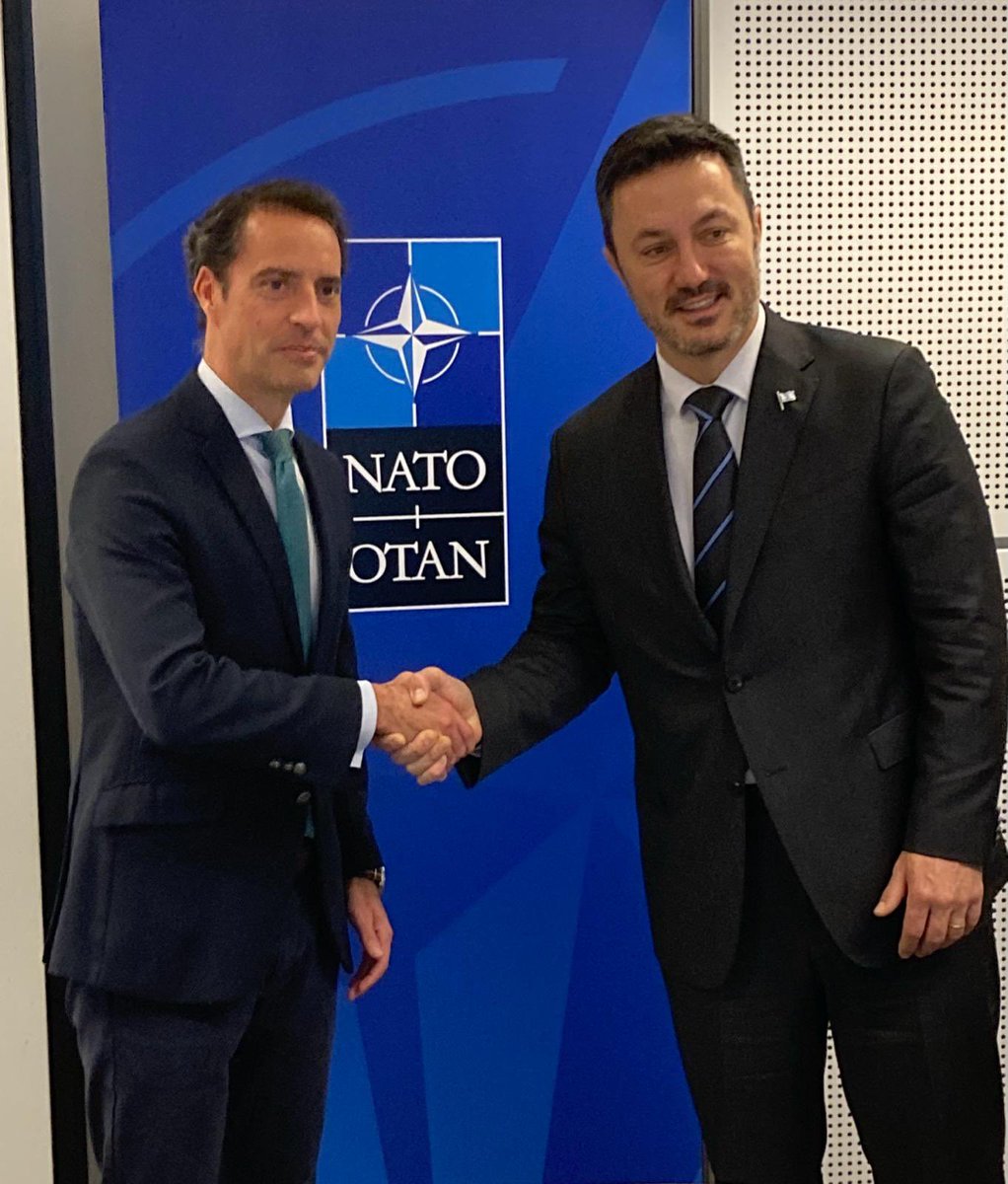 Good to meet with the MoD of Argentina 🇦🇷 @luispetri. I welcomed 🇦🇷 support to Ukraine 🇺🇦, discussed ways to increase the political dialogue and the relationship with #NATO, and exchange views on areas of common interest such as maritime and cyber security