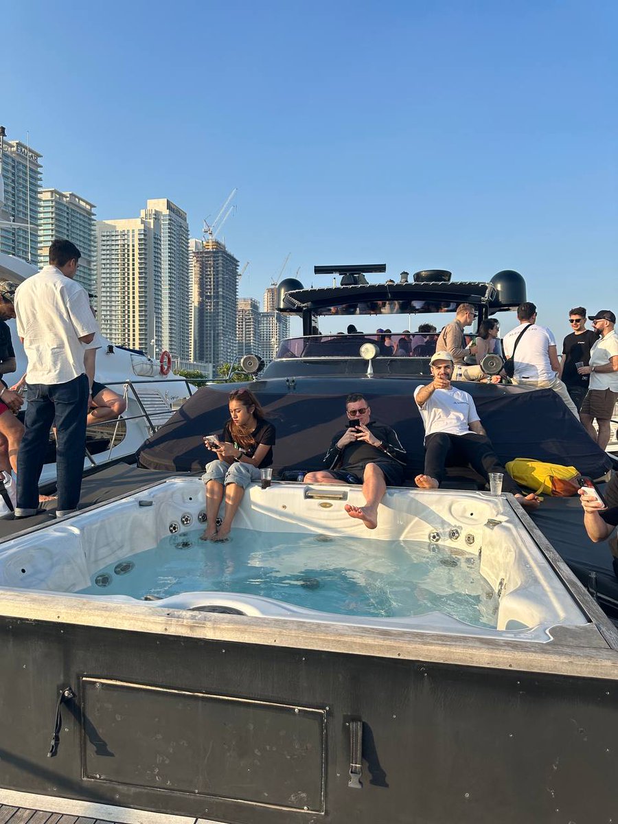 cookie3's tweet photo. 🛳️ Our KOLs joined us for an unforgettable yacht party in Dubai yesterday.  

It was amazing hosting and meeting our #Cookie3 frens IRL. 🍪

Here's a glimpse of all the fun 👀 

#Token2049 https://t.co/7Gn4p3myKT