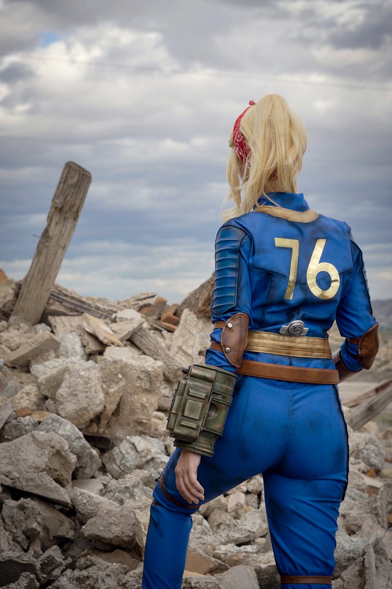 ¿Habéis visto ya la serie de #Fallout ? ¿Qué os está pareciendo? A mí me ha flipado y me ha dado muchas muchas ganas de viciar a los juegos 😳 Cosplay en colaboración con @bethesda_ESP 💛💙