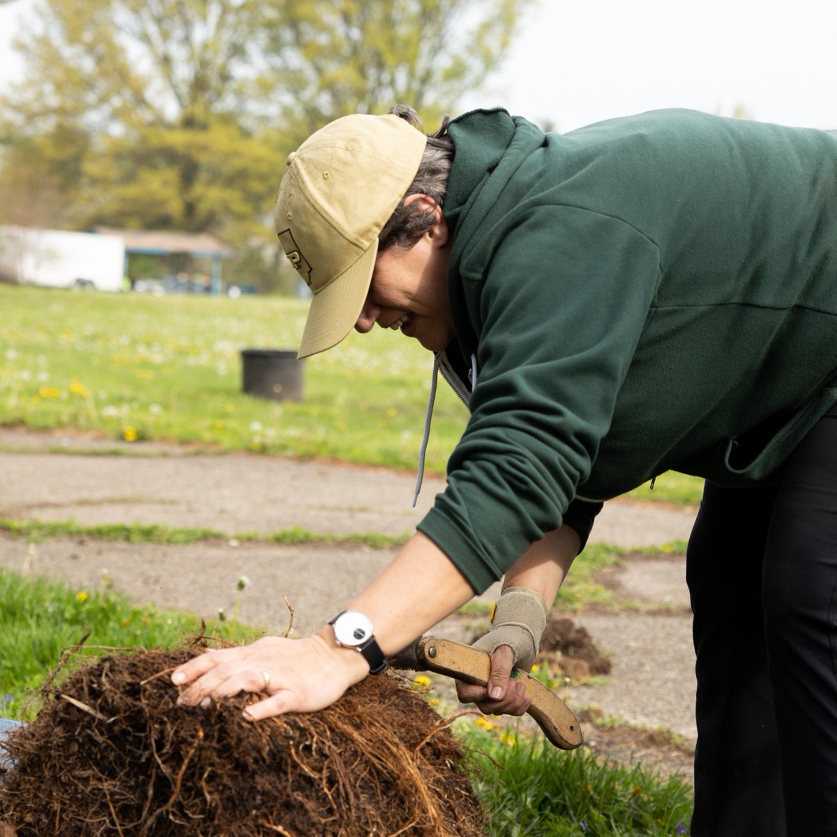 🗓️ Planning your weekend? There's still time to add a KIB tree planting to your calendar! 🌳 Get your hands dirty and make a difference at our Fountain Square Tree Planting on Friday, April 19. Save your spot 👉 bit.ly/3Q8lIBU