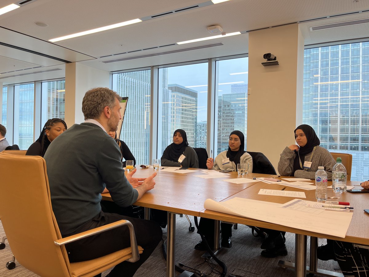 Students attended a Step Into Business workshop, hosted by the @EY_Foundation led by entrepreneurs. The workshop explored launching a business, covering essential topics like networking, #business plan creation, SWOT analysis, brand development & #marketing. #stbons