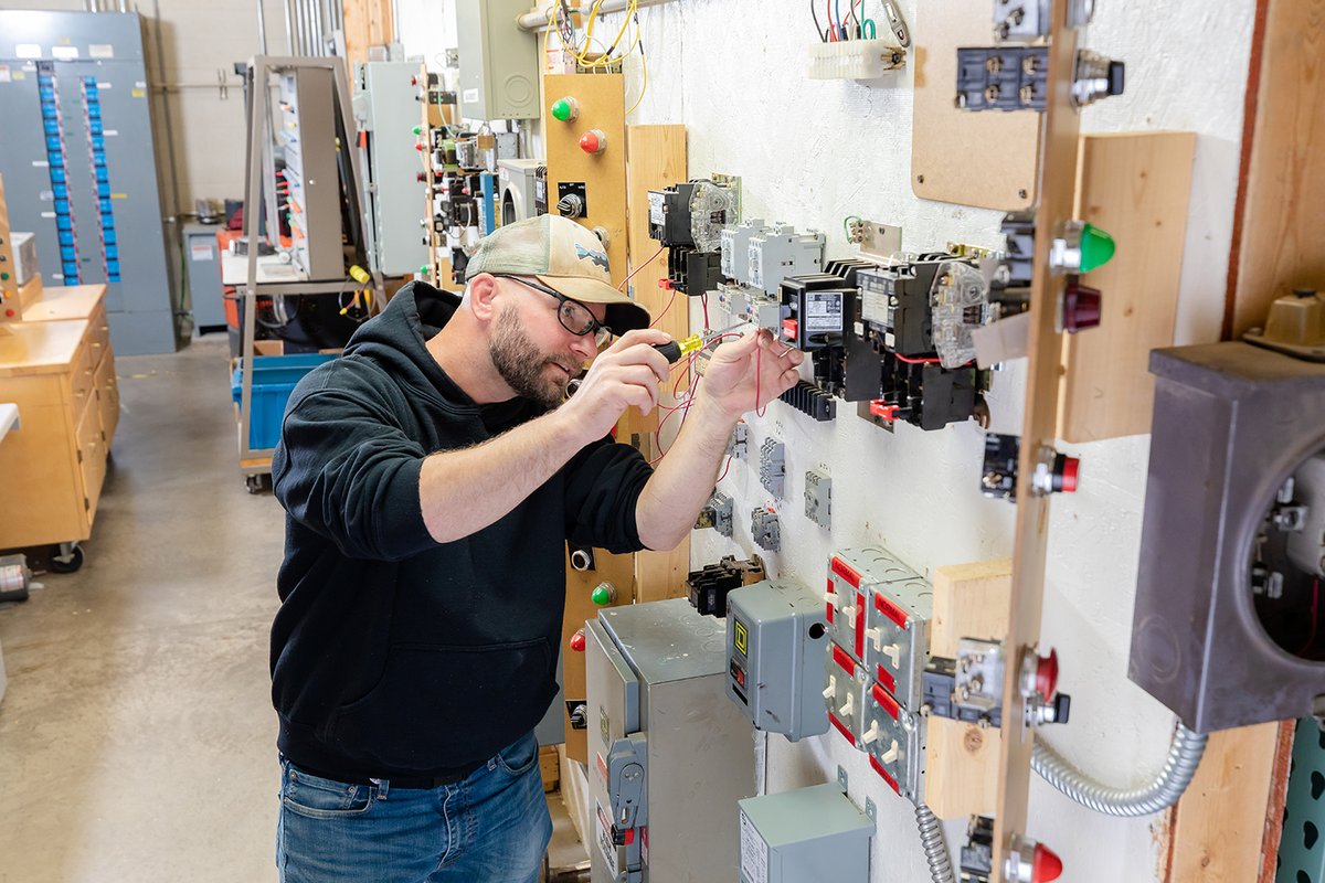 Mid-State Technical College is proud to announce 97 construction and industrial trade apprentices received Tools of the Trade scholarships from Ascendium this year. Read the full press release at mstc.edu/news/97-midsta…