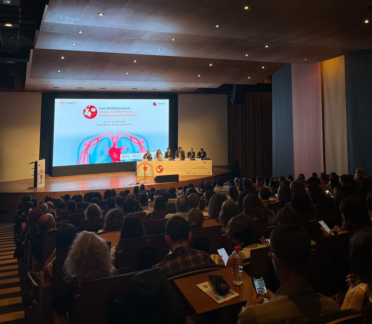 sereny85's tweet photo. Lleno absoluto en el #4ForoETV @mayrahawkinssh @SyHmedical @aseme https://t.co/vr9YE6JtsY