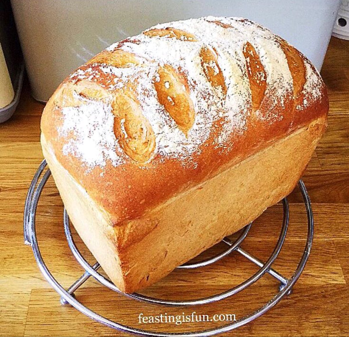 Farmhouse White Loaf - the most popular bread recipe on my blog for a reason! Easy to make & bake & tastes delicious 🥰
Recipe - feastingisfun.com/farmhouse-whit…
#thursdayvibes #realbread #RecipeOfTheDay #baking