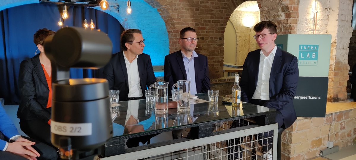 easylivestream's tweet photo. Foto-Impressionen vom heutigen Livestream. #behindthescenes
Danke an @infralabberlin und @berlin_h2 für das Vertrauen und die Zusammenarbeit. 👏
Euer Event livestreamen? >> https://t.co/TtHI8kHKqn
#livestream #hybrid #event #events #livestreamtech #livetechnik https://t.co/BfwoKEB4as