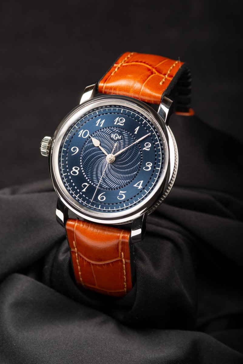 RGM Model 25 Lefty with a very nice Engine-Turned dial. 

#rgmwatchco #rgmwatches #rgmwatch #watchmaking #watchmaker #independentwatchmaking #guillochedial #engineturning #engineturneddial  #bespokewatch #customwatch
#watchesofinstagram #watchcollector #watchoftheday #bluedial