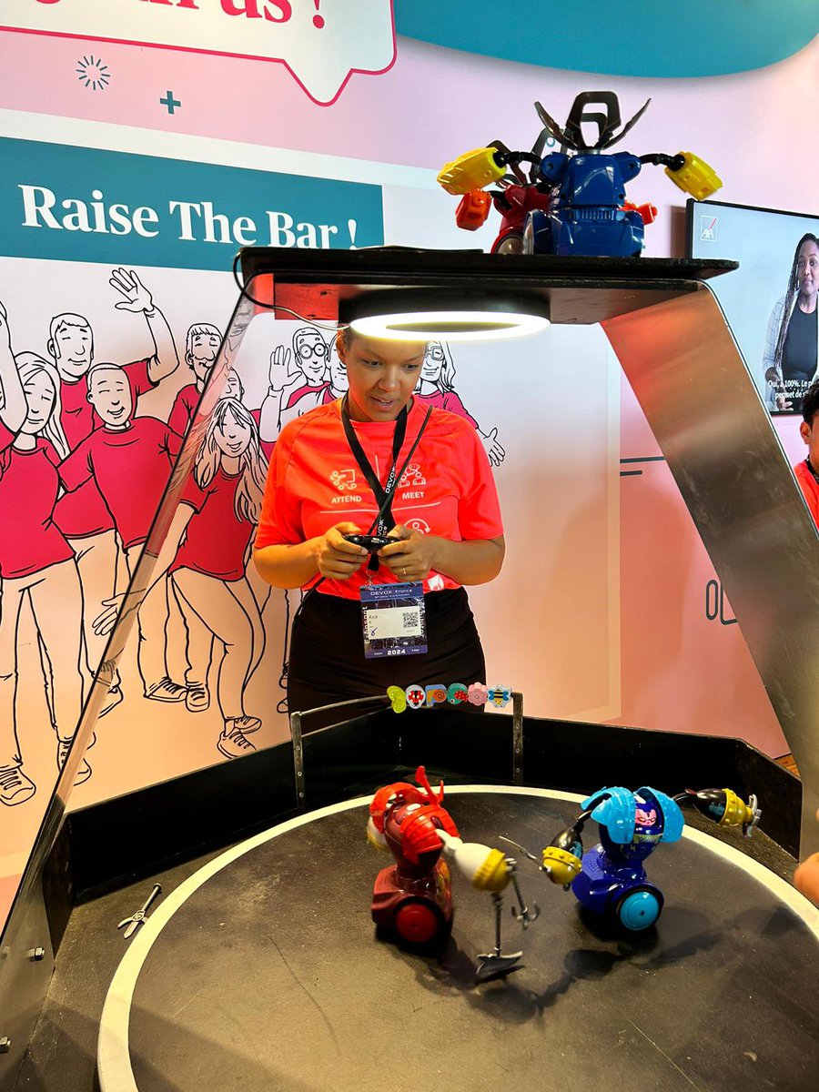 AXAJobs_fr's tweet photo. 🤖 Choc des robots à #DEVOXXFr !

Rejoignez-nous pour un combat de robots qui va mettre le feu au stand AXA ! 💥👊

#IT #Dev #AXAGuildeDev #RaiseTheBar #PinkTeamAXA https://t.co/Ttl7CR4qqz