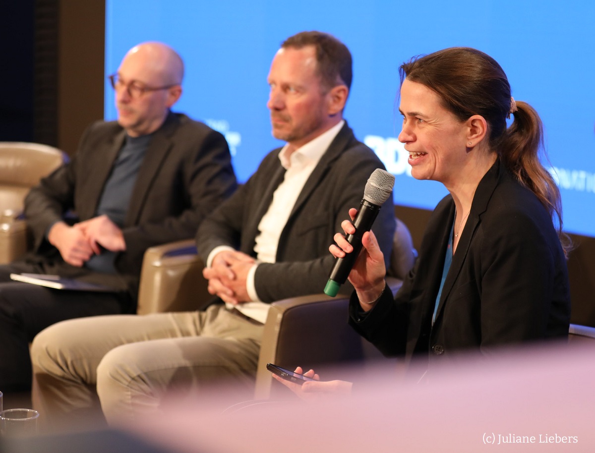 Wichtiger Austausch zum Thema „fairer Datenzugang für Forschungszwecke“ auf dem #EUdataSummit. Auf dem Panel diskutierte @sonjas0815 (Weizenbaum-Institut) mit @stuewer (MdB) und Sicco Lehmann-Brauns (@Siemens)