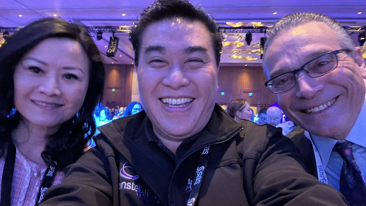 MyPOV: geeking out @SASsoftware #SASInnovate with @dvellante @YuHelenYu #SASVisionary