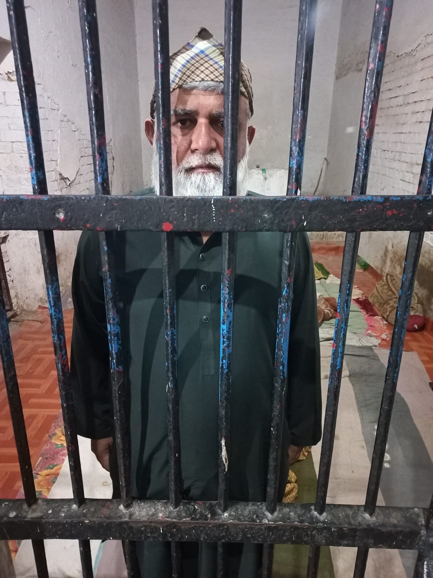 اینٹی کرپشن ڈیرہ غازی خان نے درجہ چہارم کی ملازمت کے جعلی آرڈرز تیار کرنے کے الزام میں سینیئر کلرک گورنمنٹ ایسوسی ایٹ کالج فار ویمن کوٹ چھٹہ ضلع ڈی جی خان اعجاز احمد کو گرفتارکر لیا ۔