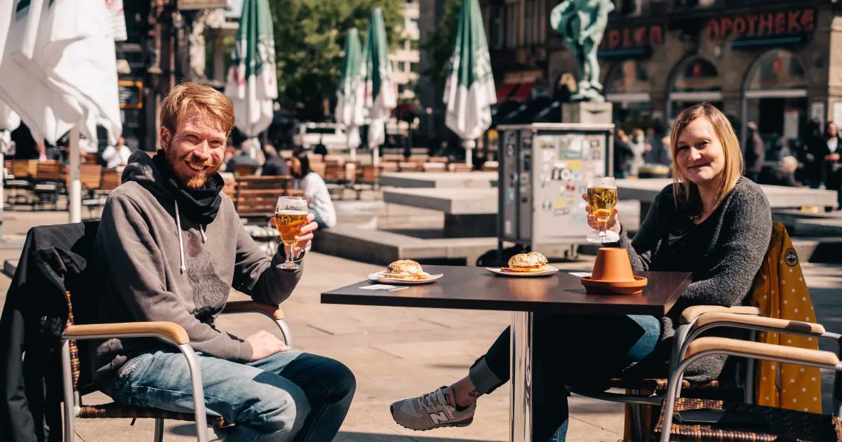 Am alten Markt, in der Saarlandstraße oder am Phoenix See: Gemütlich in Restaurants & Bars draußen sitzen soll in #Dortmund das ganze Jahr über möglich sein. 🍝🍹 Windschutzelemente, die zur Pandemie eingeführt wurden, sollen weiterhin zugelassen werden.⤵️ dortmund.de/newsroom/nachr…