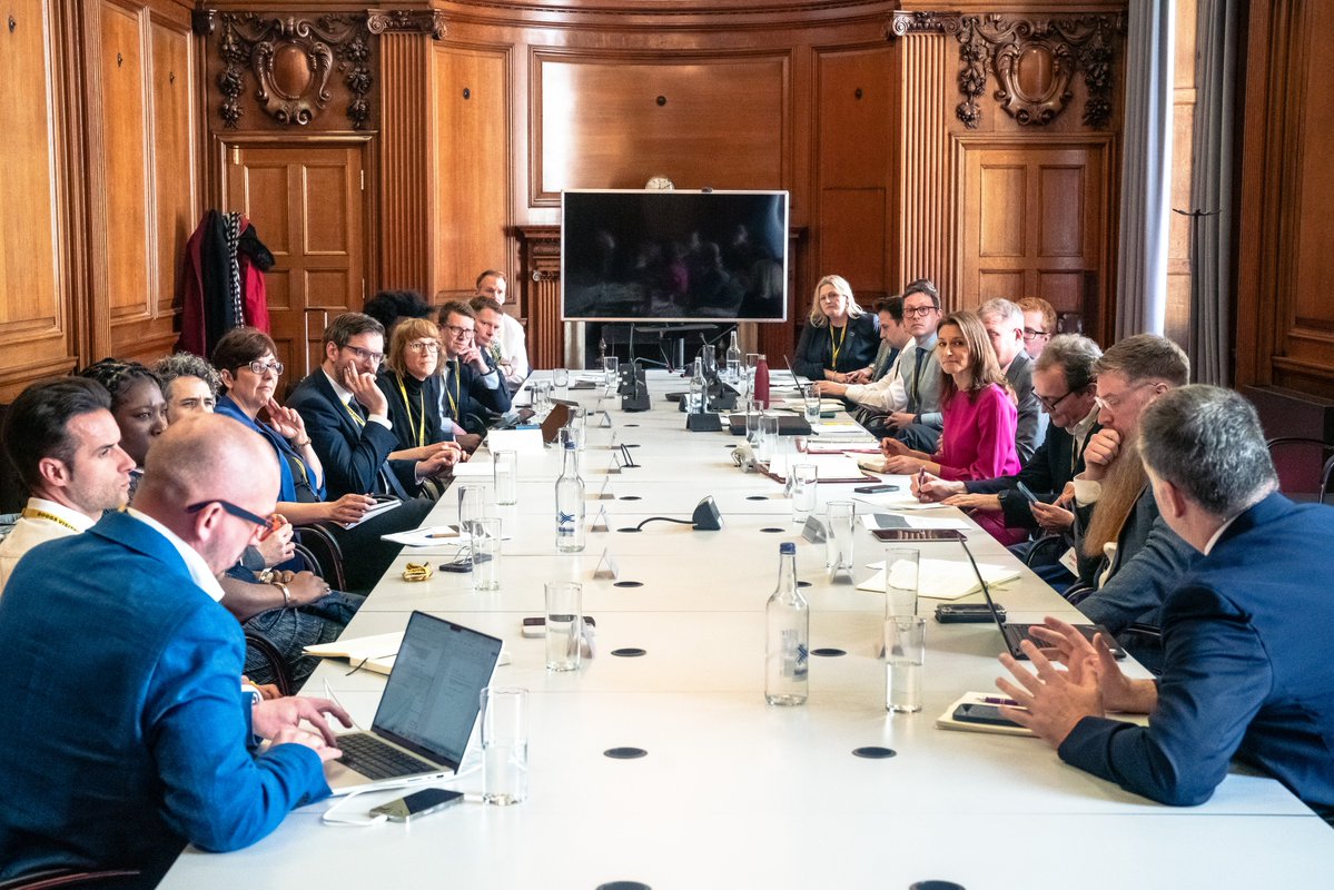 Great to have an inspiring & informative meeting with leaders from across the youth sector & business community - With help from @NickHurdUK we brought together youth leaders such as @YF_Foundation, @YouthEndowFund, @BITC & @UKYouth to discuss how we improve life chances.