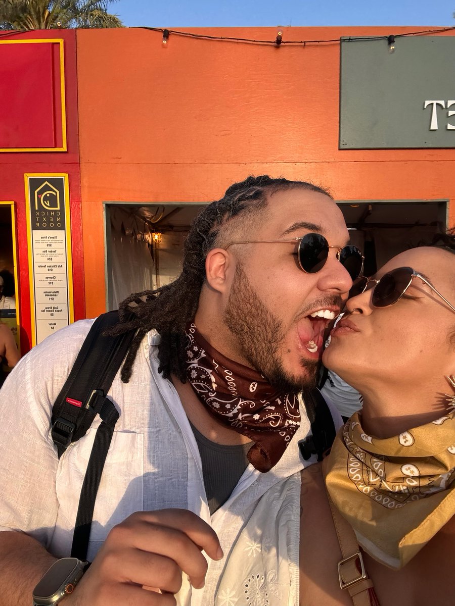 delaniejanedoe's tweet photo. can I get a kiss? & can you make it last forever? #coldchella https://t.co/0rQU3lrGVF