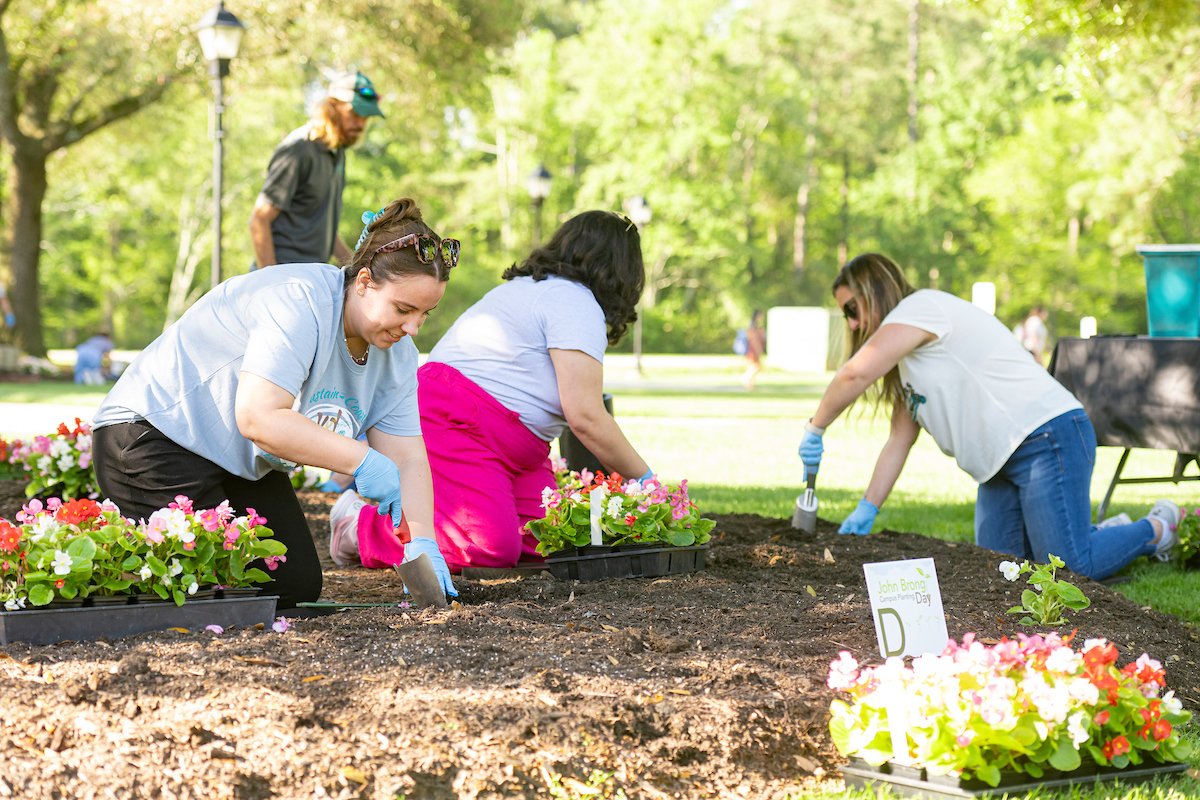 Thank you to all our faculty, staff, and student volunteers for helping beautify campus in our third annual John Brong Planting Day. We appreciate your support! 🌱🌸