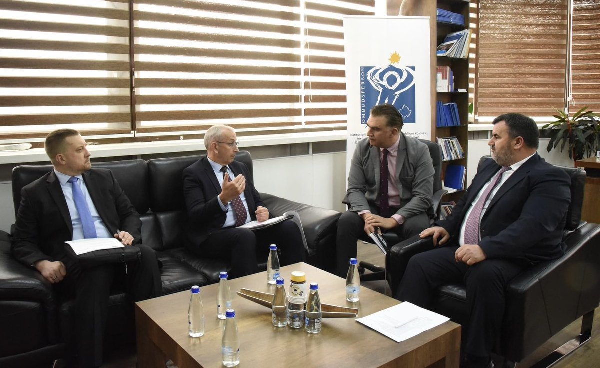 Insightful discussion today btw Amb.@DavenportOSCE & @kosombudsperson Naim Qelaj addressing issues: combating sexual violence ag. children and better coordination ag. domestic violence. Agreed on importance of upholding community & language rights, including property rights.