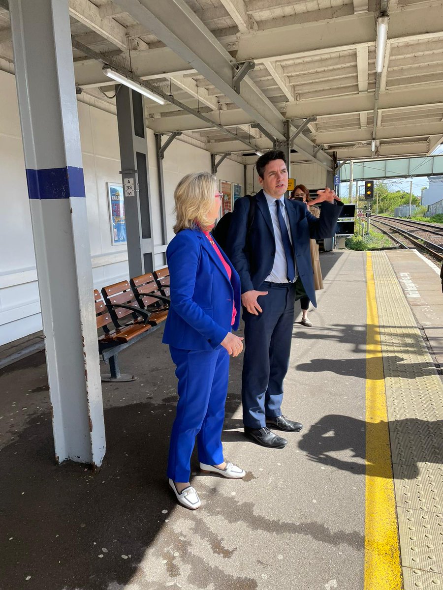 📍Chalkwell Station

Positive discussion with @networkrail & @c2c_Rail on plans to deliver accessibility improvements at the station through our #AccessforAll scheme.
Met @Anna_Firth & local campaigners to talk about the project so far & pleased to hear progress is being made.