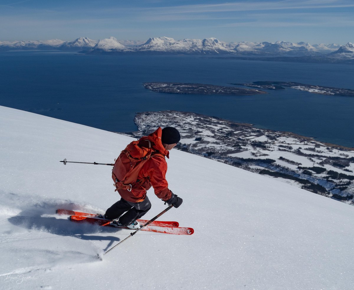 brucegoodlad's tweet photo. Another fantastic day on Grytoya to finish off an amazing week. @dynastarskis @BlackDiamond https://t.co/Ul5pE8q46B