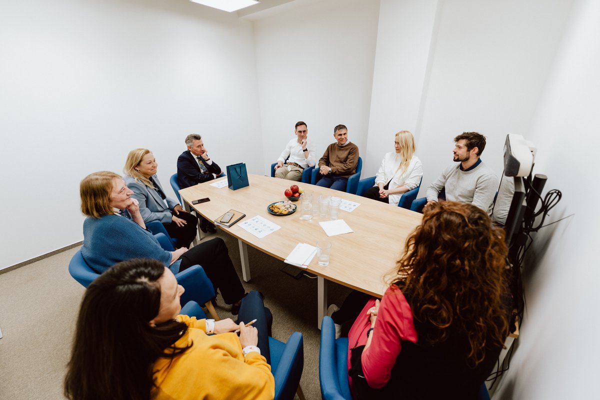 During IMol Scientific Board meeting we hosted Prof. <a href="/m_gdula/">Maciej Gdula</a>, Deputy Minister of Science from <a href="/MNiSW_GOV__PL/">Ministerstwo Nauki i Szkolnictwa Wyższego</a>.

We want to thank Minister <a href="/m_gdula/">Maciej Gdula</a> for visiting IMol, fruitful discussions with the Board and IMol leaders, and a positive declaration of support for science.
<a href="/NCN_PL/">Narodowe Centrum Nauki</a>
