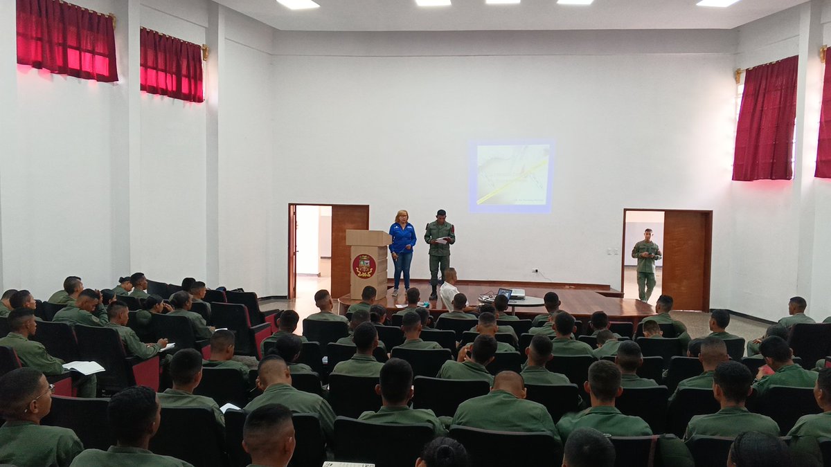 GNBEsgRamoVerde's tweet photo. #18Abril Desde esta prestigiosa casa de estudios @GNBEsgRamoVerde continuamos avanzando en la formación académica de nuestros alumnos Futuros centinelas de la Patria y Garantes de la Paz y el Orden.. Guardia Nacional Bolivariana.. https://t.co/IohCHA5qtJ