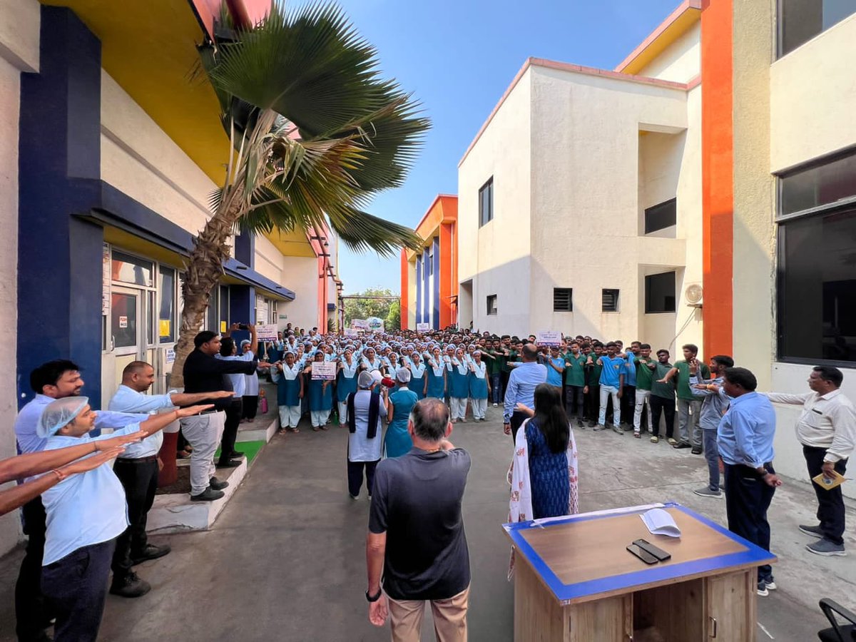 VAF meeting in presence of 179-Valsad ARO at Balaji Wafers plant in Valsad for creating voter awareness and oath to vote on poll day i.e. 07/05/2024 between 7am to 6pm <a href="/CEOGujarat/">Chief Electoral Officer, Gujarat</a> <a href="/collectorvalsad/">Collector Valsad</a> <a href="/DDO_VALSAD/">DDO Valsad</a> <a href="/ECISVEEP/">Election Commission of India</a>