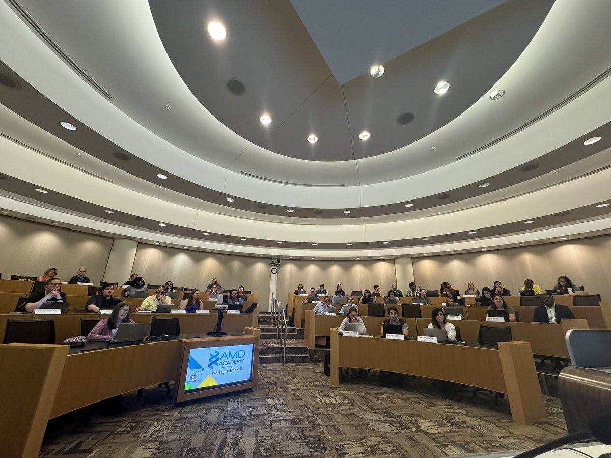 Christin H. tweet media