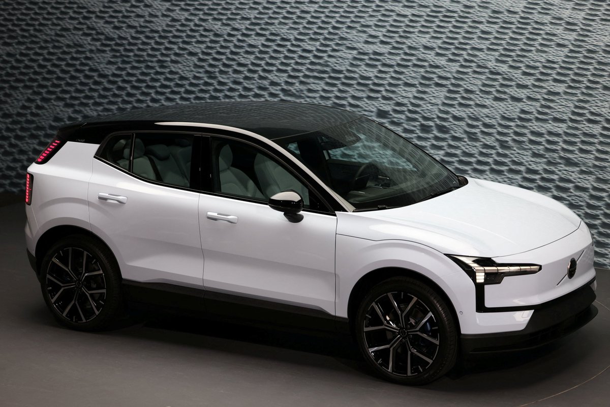 Volvo Cars posts record March sales, lifted by small electric SUV buff.ly/3vGlFX2 #technology #autonomousvehicles #selfdriving #engineering #vehicle