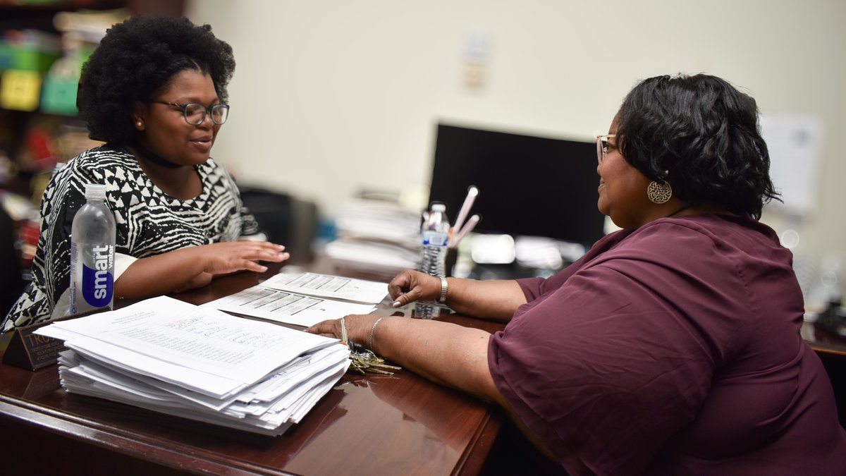 It's Global Advising Week at @austinpeay! 🎉 Share how our amazing advisors have helped you succeed. Comment below or submit your thanks at bit.ly/3vTuNHM. Considering a career in advising? Check out our new Academic Advising Certificate! 🎓 apsu.edu/programs/gradu…