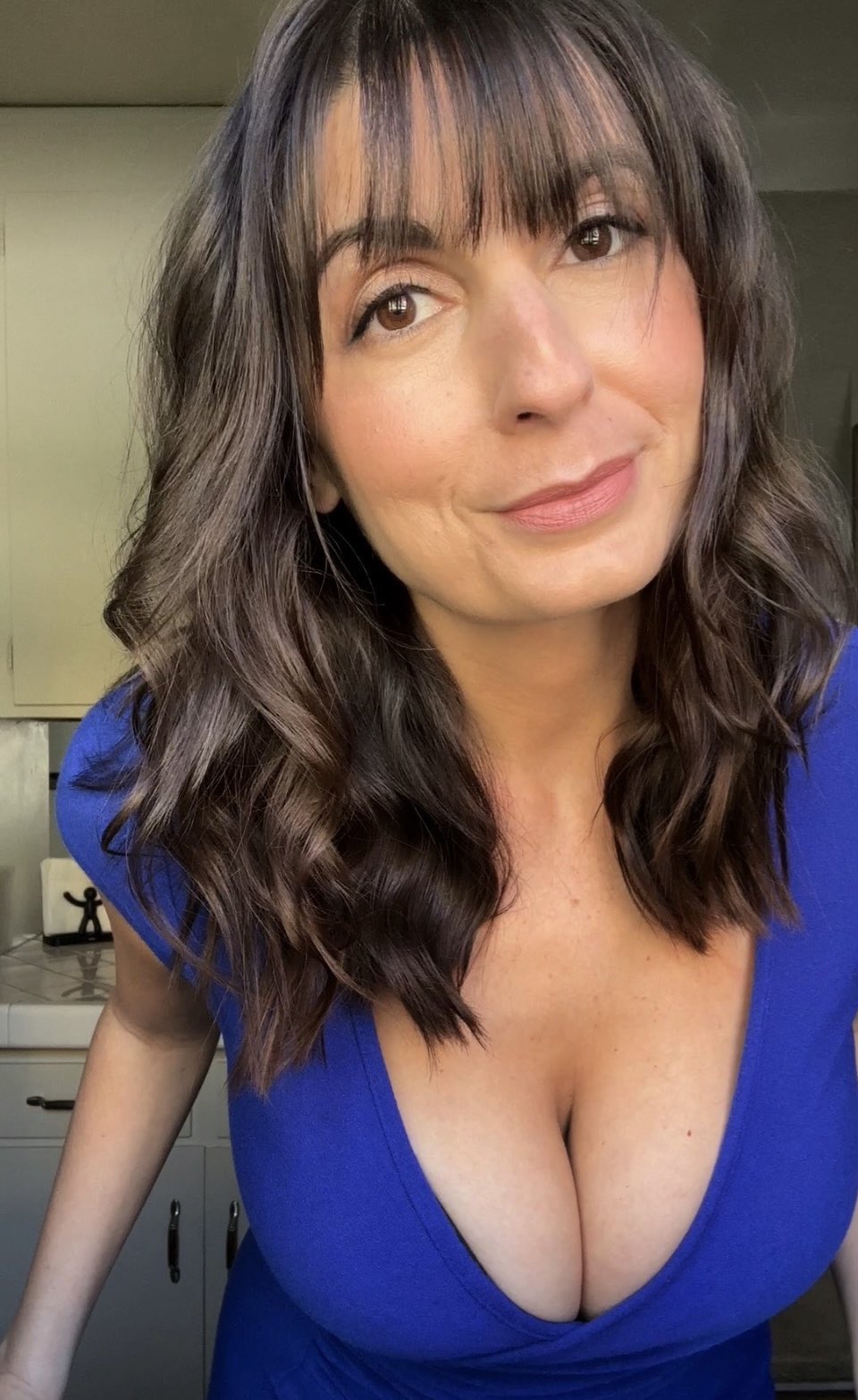 We all talk about the little black dress, but what about the little blue dress? #blue #dress #bluedress #littlebluedress #tight #kitchen #window #natural #light #naturallight #curves #curvesahead #hair #curls #makeup #dressedup #dolledup https://t.co/FFPPG7jQVD
