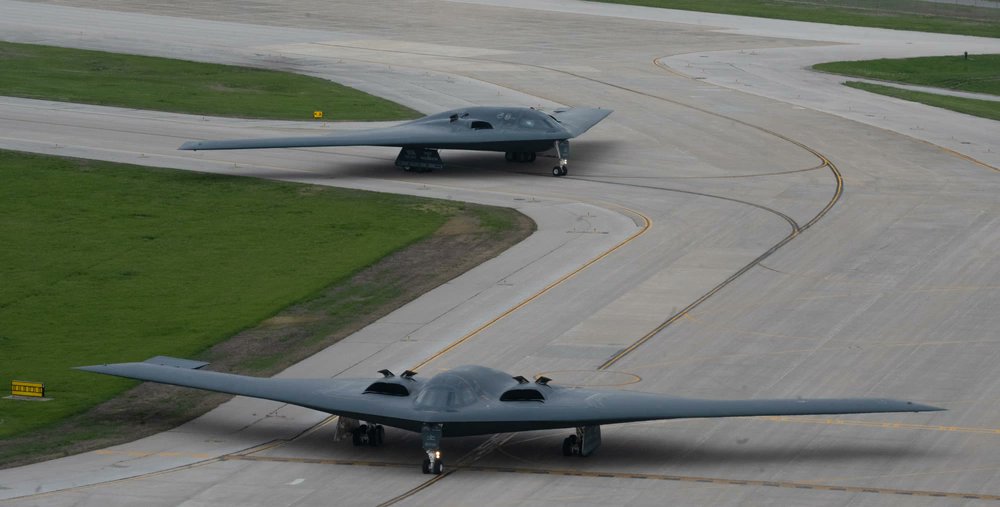 B-2A Spirit stealth bombers assigned to the 509th Bomb Wing taxi on the runway at Whiteman AFB, Missouri, April 15, 2024. Team Whiteman executed a mass fly-off of 12 B-2s to cap off the annual Spirit Vigilance exercise. (📸/USAF photos by Airman 1st Class Hailey Farrell)