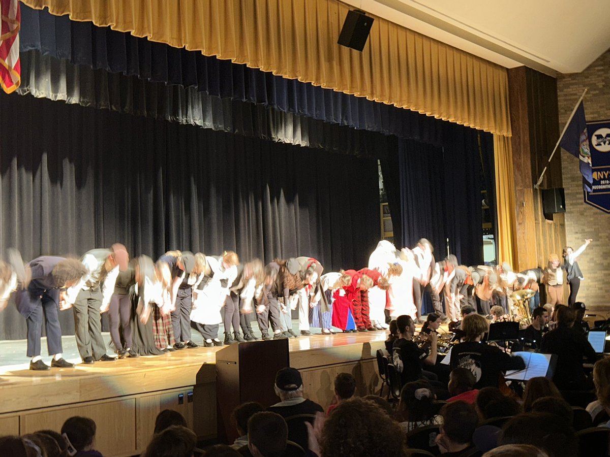 Our 4th graders loved the awesome performance of Mary Poppins! The HS drama kids do a superb job🎭💙💛🎭@MahopacSchools @MahopacSEPTO @PKeevins @BlessingMahopac @leighgal_LKV @MsSoltis