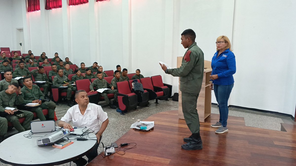 GNBEsgRamoVerde's tweet photo. #18Abril Desde esta prestigiosa casa de estudios @GNBEsgRamoVerde continuamos avanzando en la formación académica de nuestros alumnos Futuros centinelas de la Patria y Garantes de la Paz y el Orden.. Guardia Nacional Bolivariana.. https://t.co/IohCHA5qtJ