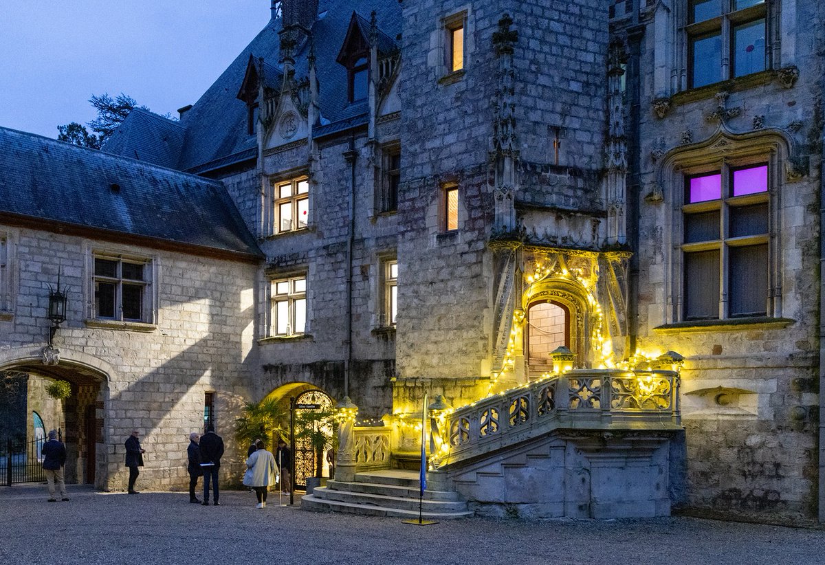 #PATRIMOINE 🌆 Hier soir se tenait la conférence de presse de présentation de l’opération Pierres en lumières 2024. Du 17 au 19 mai, rendez-vous dans toute la Seine-Maritime pour découvrir le patrimoine illuminé. Retrouvez les lieux et animations > seinemaritime.fr/mes-activites/…