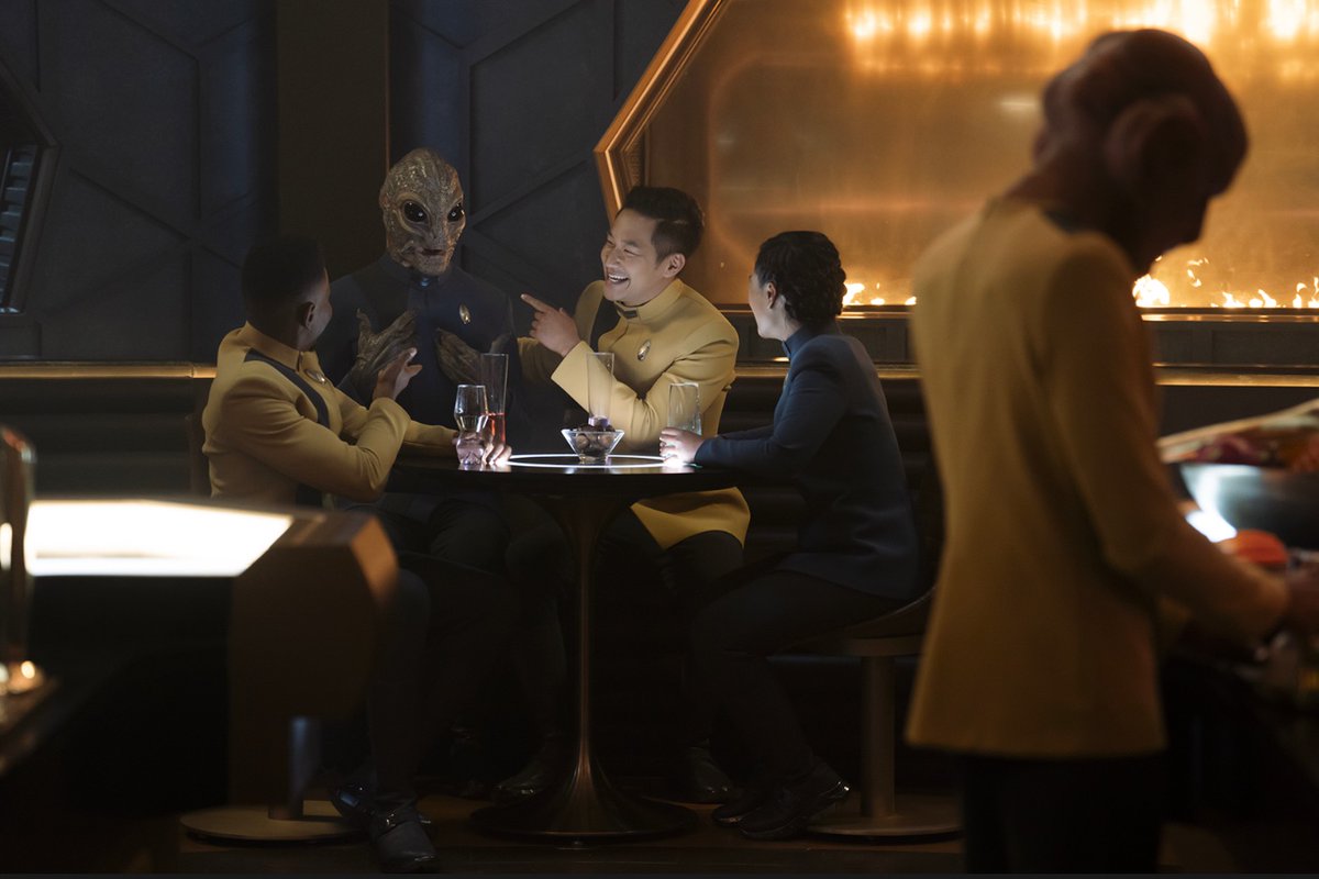 Starlit smiles and planetary pints. 🌌🍺 #startrek #StarTrekDiscovery