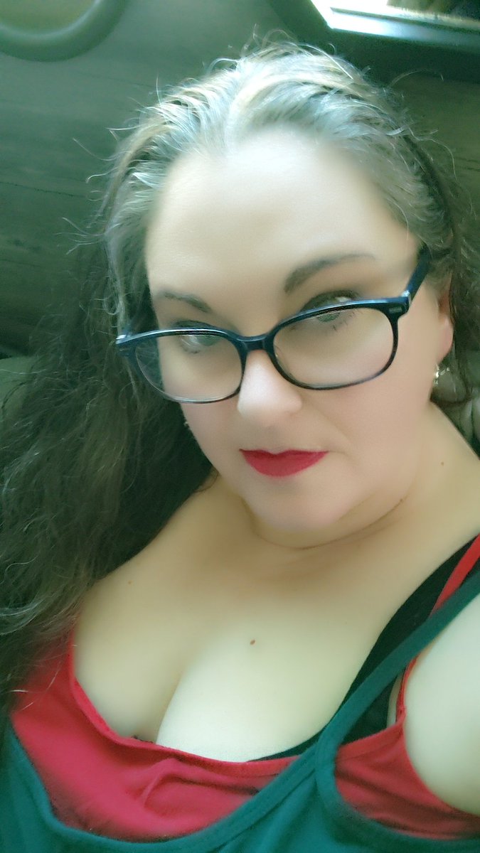 SynnaSlater's tweet photo. Good afternoon, y'all! 😸 Be sure to tell someone you love them and always mind your own business 💗😉💋 https://t.co/KsiEgMLujn