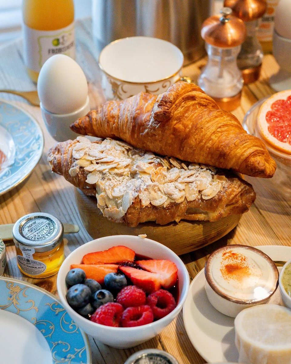 The Padstow Townhouse team are always on hand to make your stay extra special! Every morning a hamper filled with breakfast treats will be delivered to your door, so you can enjoy breakfast in bed in the comfort of your suite! 🥐🍓 bit.ly/3TTMZsU