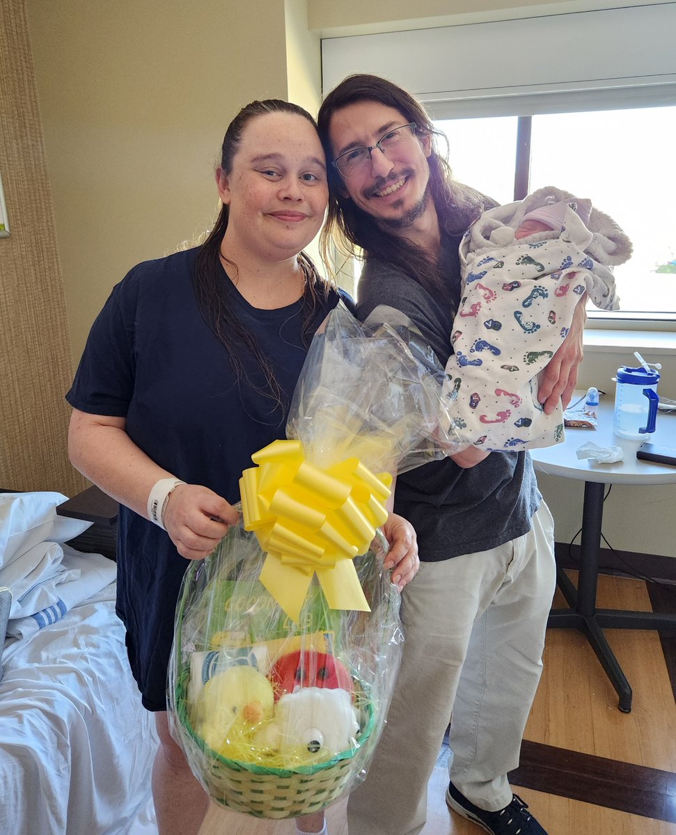 During LMH Lab’s weeklong celebration, we presented a gift basket and gift card to the first baby born during Lab Week. Congratulations to Jessica Berry and Jacob Shuster for the birth of their baby.