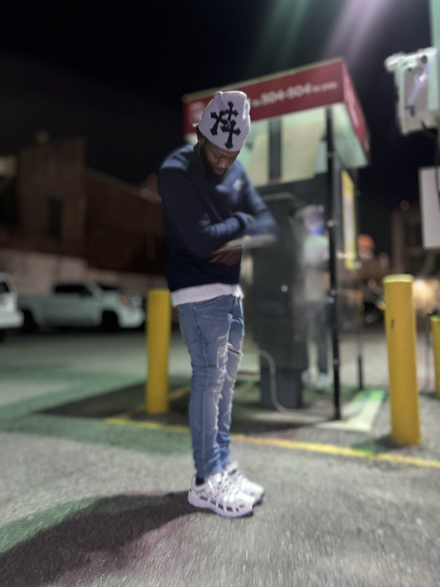 Freaky2Times's tweet photo. There Go Spedoe 🌊⛹🏾‍♂️ https://t.co/r0EAxTcWGu