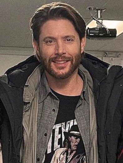 finally a glimpse of jensen..It feels like i'm seeing him after ages..I missed him so much 🥹