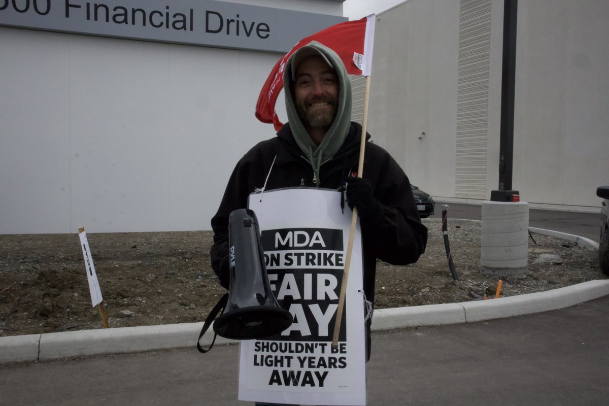 Unifor members at MDA's global headquarters and space robotics center in Brampton, Ontario are standing strong on the picket line, demanding fair wages and negotiations. “We won't back down until our demands are met,” shouts one member. #canlab