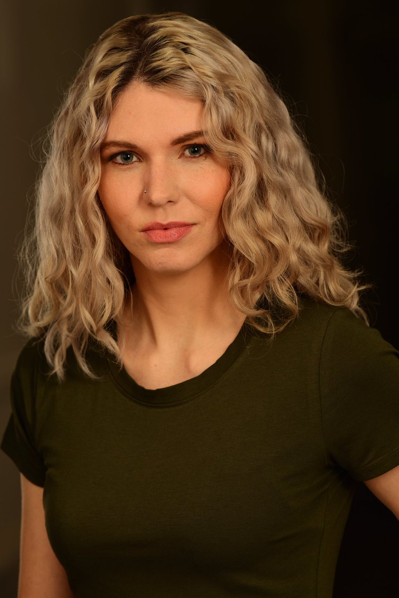 heybiddlediddle's tweet photo. Hey you. You have more power than you know. 
Harness it, embrace it, utilize it! 
You're powerful, babe. 
💪😎
📷: Marie Thomas 
💄: Megan Mulligan 
#MentalHealthAwareness #MentalHealthMatters #headshots https://t.co/ROLkHJjq2z