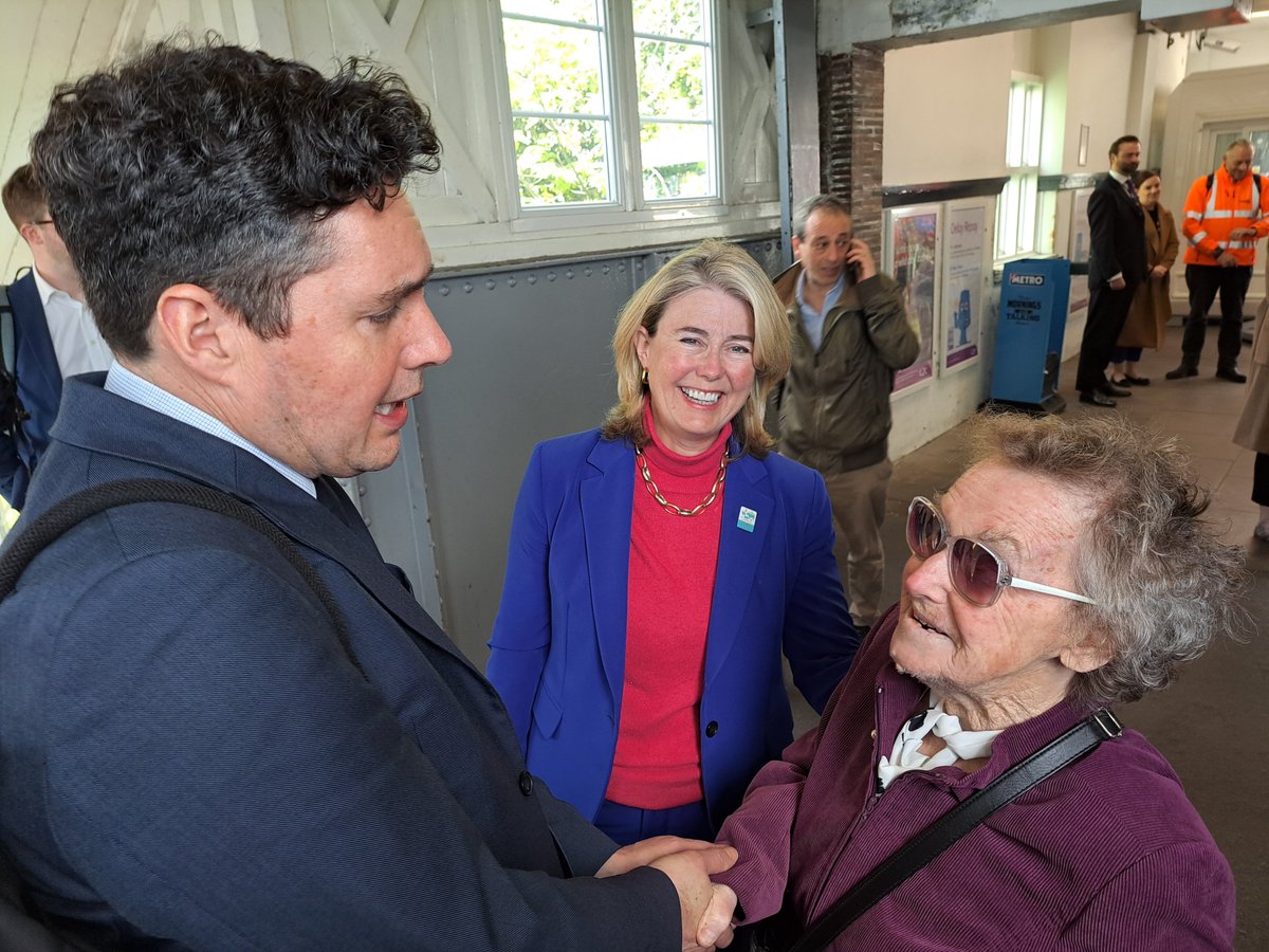 Anna_Firth's tweet photo. 🚉 Truly delighted to welcome the brilliant @HuwMerriman MP to Chalkwell Station today to discuss the continuing, outrageous delays to installing a new lift.

🚄 Huw became the first Rail Minister to visit a @c2c_Rail station since 2018 and we believe he's the first Rail Minister to ever come to #Southend.

🚫 The delays to the lift are completely inexcusable, despite being initially promised funding for the lift in 2019, it kept getting delayed and finally when work was meant to start in "Spring 2024", it was delayed again.

😡 The date keeps getting kicked further down the road which is completely inexcusable. Further delays mean that people like the inspirational disability campaigner, Jill Allen-King are forced to walk down the steps to access the platform, which is quite simply, dangerous.

🤝 I was glad to welcome the Minister and key stakeholders, including c2c, @networkrail and local councillors to make it crystal clear that further delays will not be accepted and work needs to start as soon as possible for all my constituents.