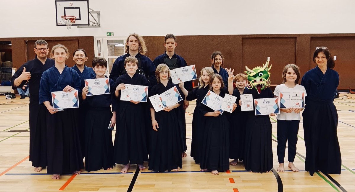 tekkeikan's tweet photo. Viele neue Kyu. Stolz wie Oskar auf unsere Tekkeikan Juniors #youkendoit #kendo #kendoislife #oscberlin #berlin #tekkeikan #schöneberg #kids #kinder #jugendliche #exam #prüfung #kyu @tekkeikan https://t.co/3shljhnuzR
