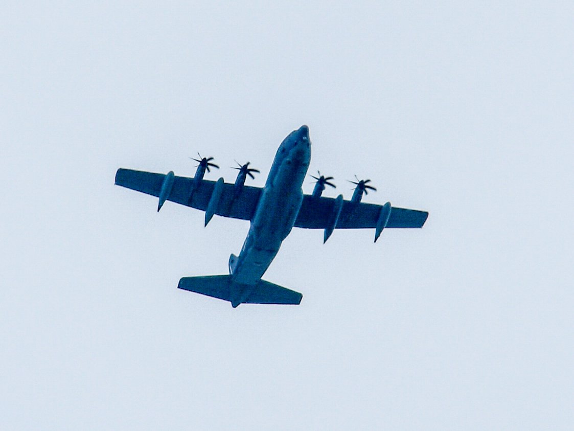 An unknown C130J flying over Aberdyfi, Wales this morning, not on adsb, 2nd pass, first pass flew right up the Dyfi estuary as I exited the coffee shop, no chance of a pic, then it came back around 10 minutes later where I was a little better prepared.
#machloop #wales #hercules
