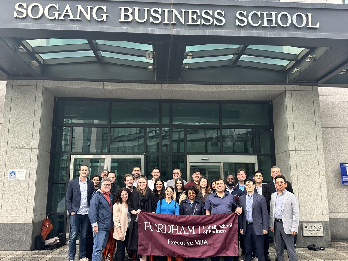 Members of Fordham’s @FordhamGSB EMBA Class of '24 are in Seoul, Korea this week for their final residential. They've visited cultural sites; Sogang University, the Jesuit University of South Korea; and corporate site visits and student consulting presentations also are underway.