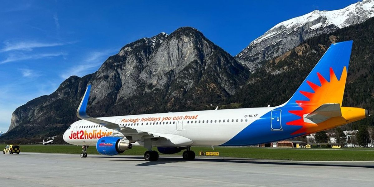 What a backdrop 😍🏔 Where's the most beautiful place you've flown into? 📸 tyrol_aviation on Instagram #Innsbruck #Tyrol #Austria #Jet2 #Aviation #AviationPhotography