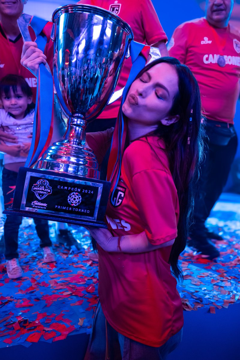 PatyCantu's tweet photo. El gambetismo nació, murió, resucitó y vive más que nunca.
Gracias familia! @Gambeta_Oficial @LaPeoplesLeague @juegodedoce #GambetaFC #CAMPEONES #2024 #lasjefasdelfutbol 🏆 https://t.co/mXuIpj4uKI