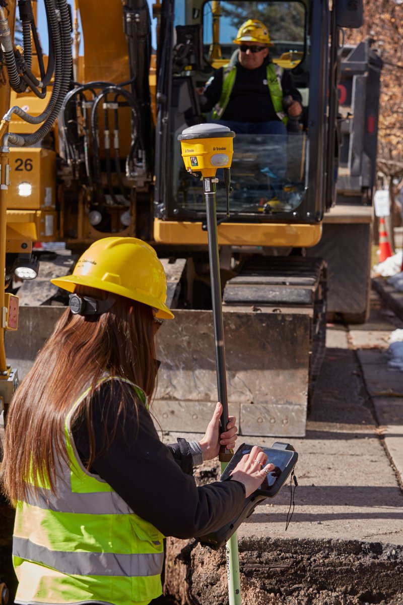 SITECHChes's tweet photo. With the right settings, the Trimble R780 Smart Antenna can act as an independent base station! Pair that with its longer battery life and extremely durable construction, and you have one of the most capable sight positioning systems ever made! https://t.co/jkFBQ1Yvp8